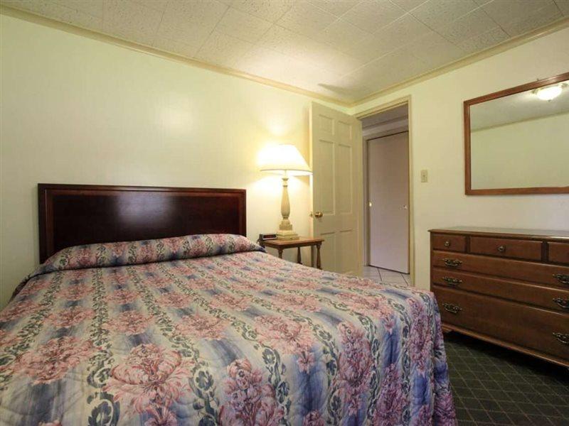 Colony Motel